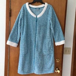 Blue robe with zipper